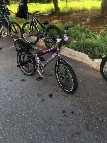 Bicicleta aro 20 montadinha