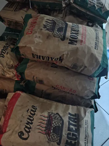 Carvão saco de 4 kilos 20 reais a unidade 