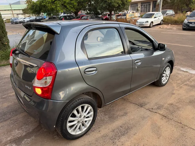 Toyota Etios XLS 1.5 Flex 16V 5P Mec. 2013