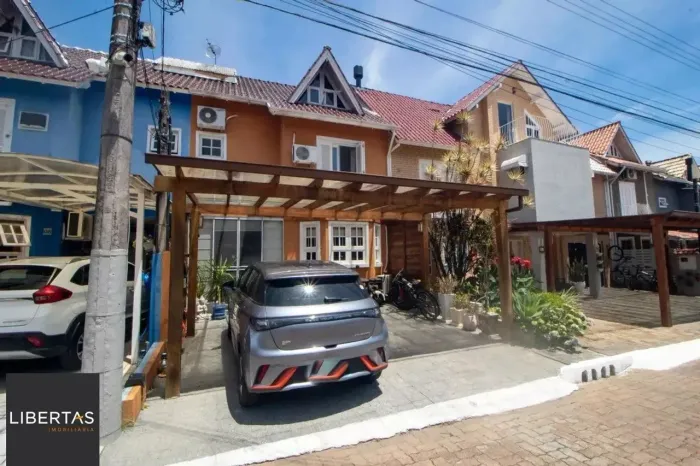 Casa de Condomínio em Guarujá