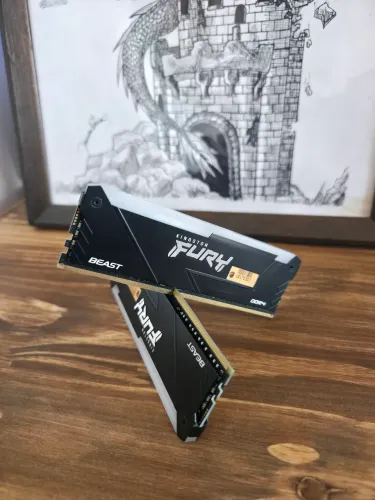 [USADO] Memoria Ram 16GB Fury Beast RGB CL16 (Kingston)