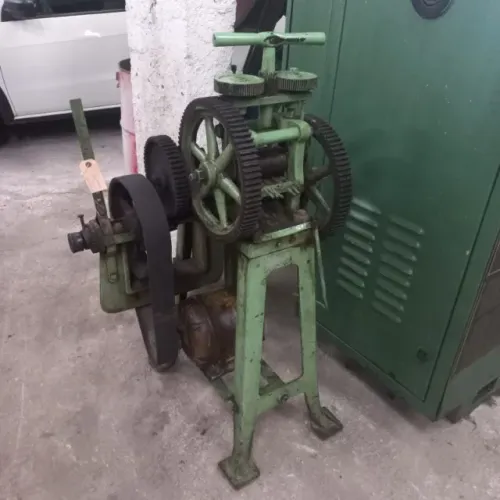 Laminadora De Chapas 100 Mm Motorizada / 90057 Nc