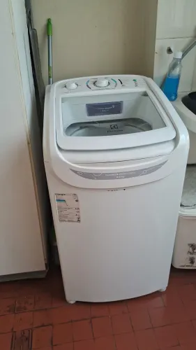Maquina de lavar seminovos nova por motivo de viagem vendo
