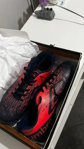 Chuteira Umbro Nova