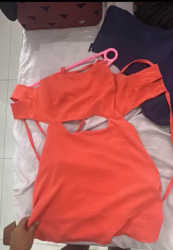 Vestido Curto Laranja com Recorte P/M