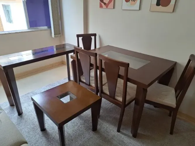 MESA DE SALA COM 4 CADEIRAS, APARADOR E MESA DE CANTO-VALOR R$1.200,00-PIX