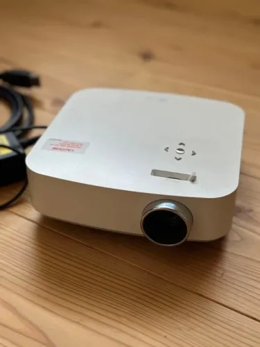 Projetor LG CineBeam PF50KS - Full HD, Bateria Integrada e Smart TV