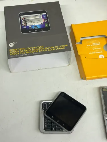 2 Motorola flipout antigo sem teste 