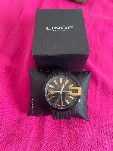 Um relógio da marca lince masculino usado uma vez