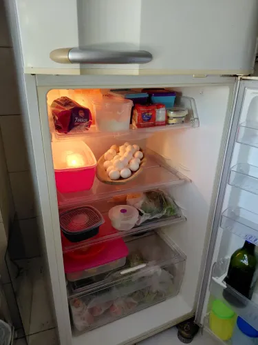 Vendo geladeira dúplex usada em perfeito  estado de conservação .Electrolux DC45 . Estou v