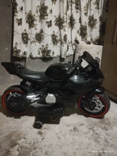 Moto elétrica infantil semi nova