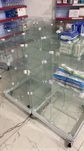 ? Vitrine expositora de vidro modular com rodízios