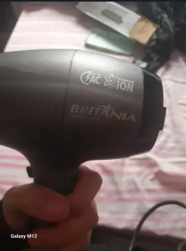 Vendo um secador de cabelo 
