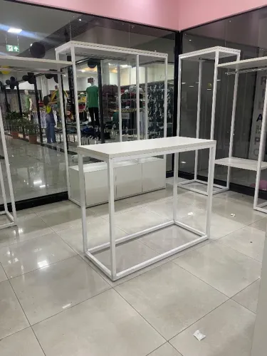 Móveis para loja de roupas 