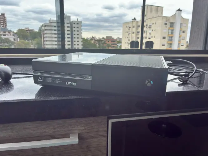 Xbox One 500Gb+ controle e cabos