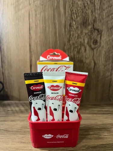 NOVO! Kit Hidratante Labial Carmed Coca-Cola Incolor + Vermelho + Marrom  + Engradado