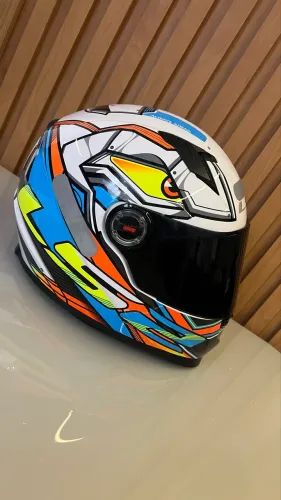 Capacete LS2 Zerooo e sem marcas de uso!