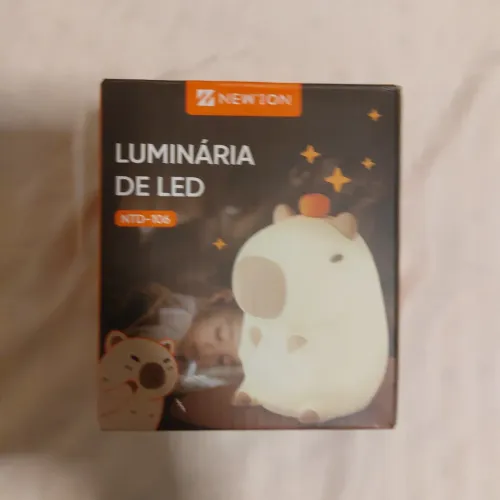 Luminaria Capivara RGB recarregável.