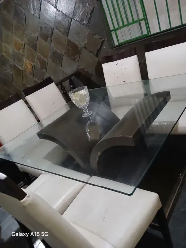 Mesa de vidro com 6 cadeiras - usado