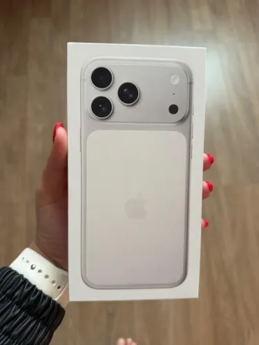 iPhone 17 pro max lacrado