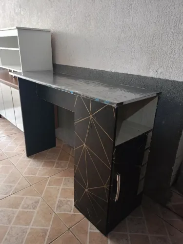 Bancada com nicho e porta