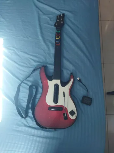 Guitarra Guitar Hero 5 + receptor PS2/PS3/PC