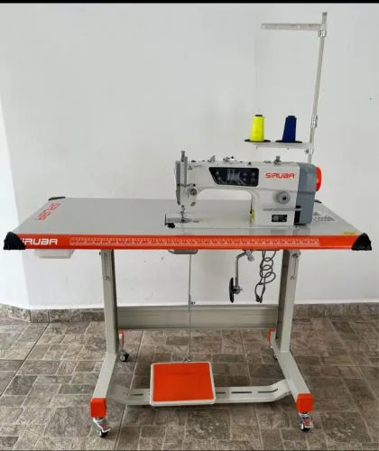 Maquina de costura reta