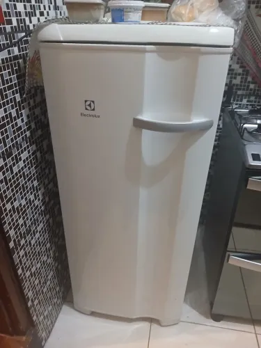 Vendo Freezer Uma Porta Electrolux modelo (FE19) - 127v