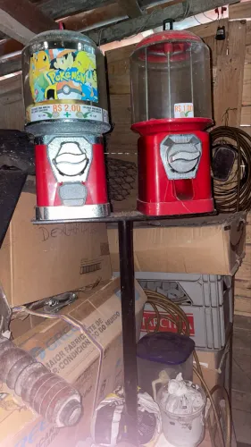 2 Máquinas de bolinhas - Vending machine