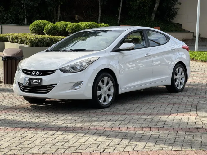 Hyundai Elantra GLS 1.8 16V 2013