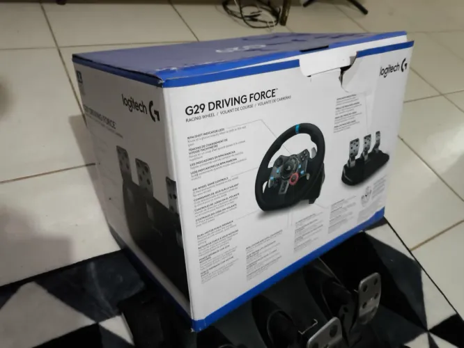 Volante Logitech G29 com suporte