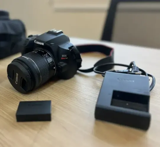 Câmera Canon sl3 com lente