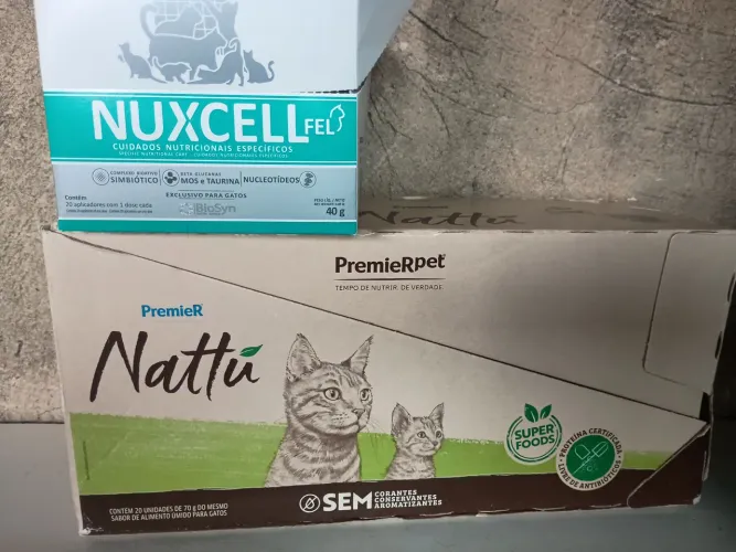 Vende-se suplemento nuxcell seis unidades e sachê Premier gato castrado treze unidades