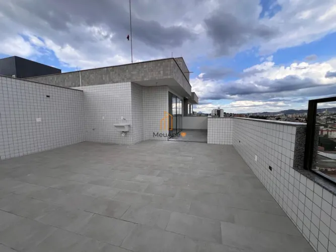 Cobertura NOVA no Caiçara em prédio com elevador! 3 quartos c/ suíte e 2 vagas