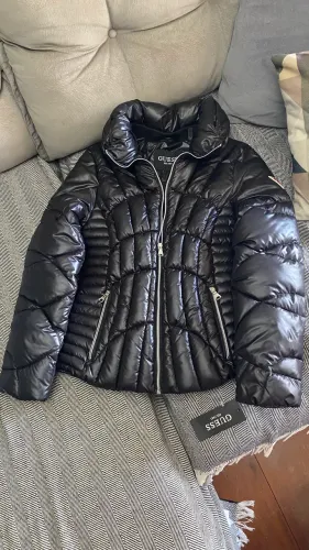 Jaqueta puffer Guess