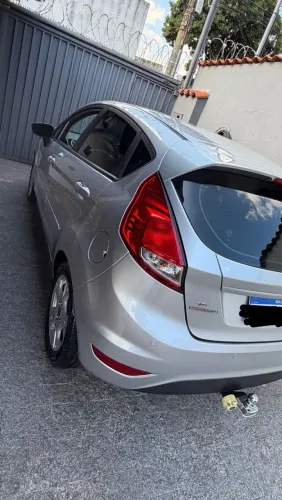 Ford Fiesta 1.6 16V Flex Aut. 5P 2015