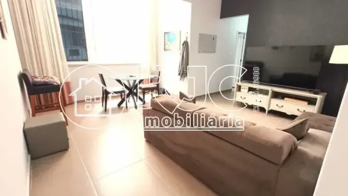 Tijuca - Praça Hilda. Apartamento com 77m², reformado, 3 quartos, 1 suite e closet