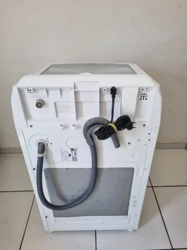Vendo máquina de lavar roupas Eletrolux 12kilos seminova com três meses de garantia.