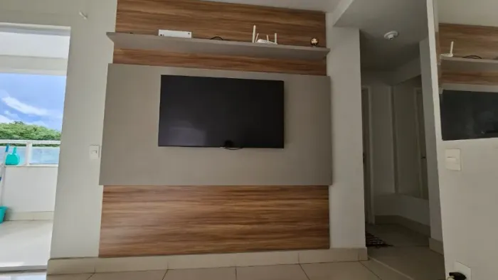 Painel para TV Moderno (2,12m x 2,43m) Amadeirado