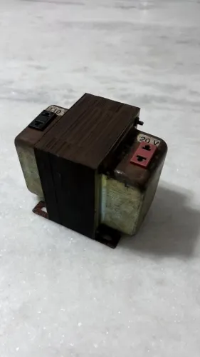 TRANSFORMADOR 220V/110V