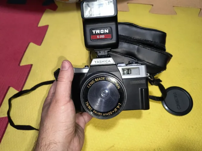 Câmera fotográfica retrô com fresh