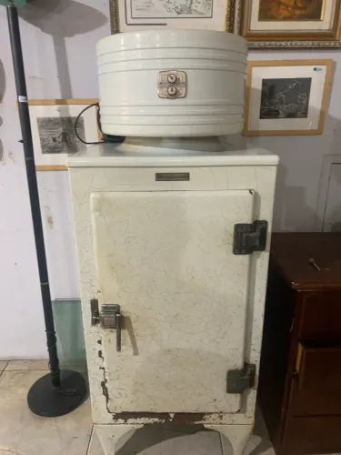 Antiga Geladeira
