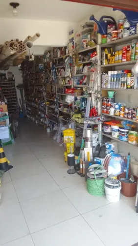 Vendo material completo para montagem de loja de ferragem