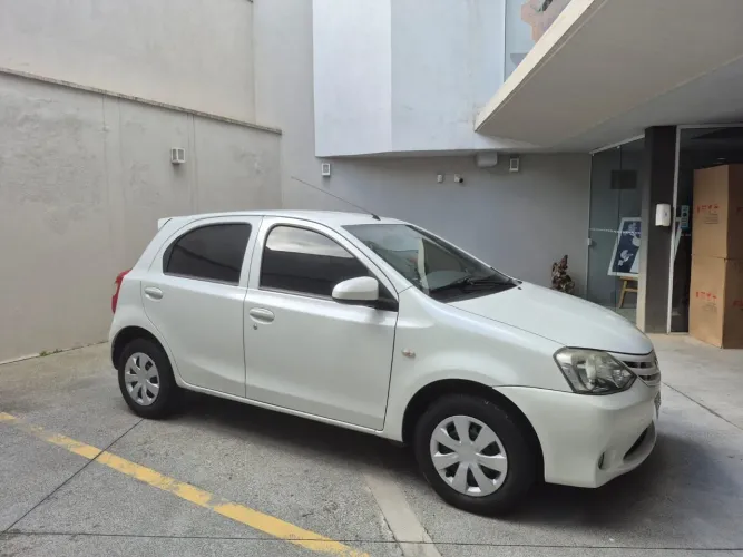 Toyota Etios X 1.3 Flex 16V 5P Mec. 2015