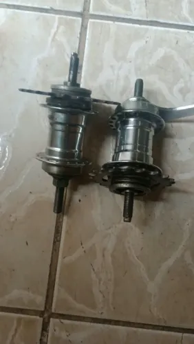 Par de cubos contra pedal Veloster