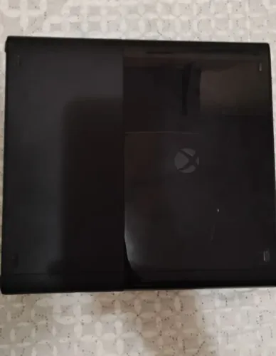 Xbox 360 Super Slim com caixa, console + controle