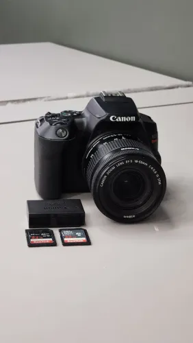 Camera Canon SL3 + Lente do Kit + 2 Cartões de 32Gb Sandisk