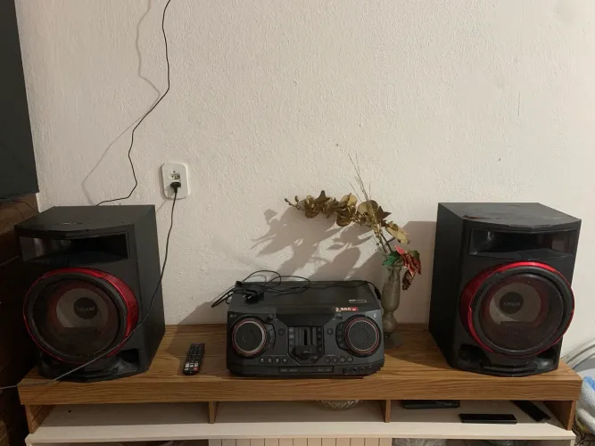 Som LG 2350W