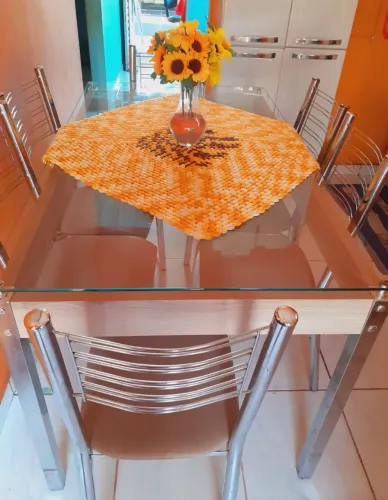 Mesa de Vidro, 6 cadeiras.