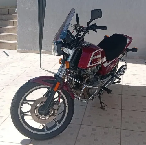 Honda CB400 1984 raridade, estudo troca, ac cartão de credito a combinar.